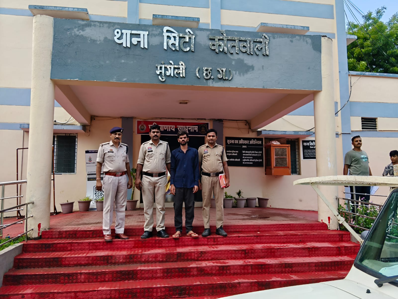 72 घंटे में चोरी का खुलासा: 11 सोने के लॉकेट व नकदी बरामद, एक आरोपी गिरफ्तार, बाल अपचारी किशोर न्यायालय भेजा
