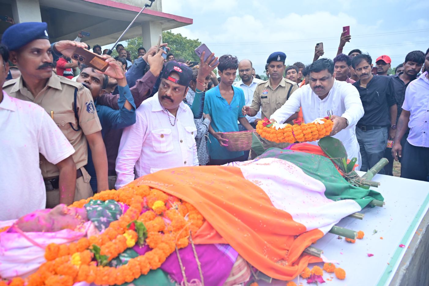 शिक्षा मंत्री ने दी पद्मविभूषण डॉ. तीजन बाई को भावभीनी श्रद्धांजलि, उनकी अंतिम संस्कार में रहे शामिल