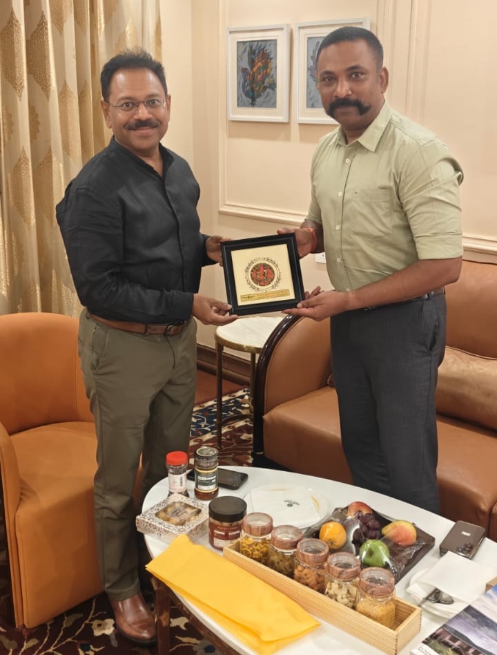 भारत सरकार के पर्यटन मंत्रालय के अतिरिक्त सचिव एवं महानिदेशक श्री सुमन बिल्ला का रायपुर एयरपोर्ट पर हुआ आत्मीय स्वागत
