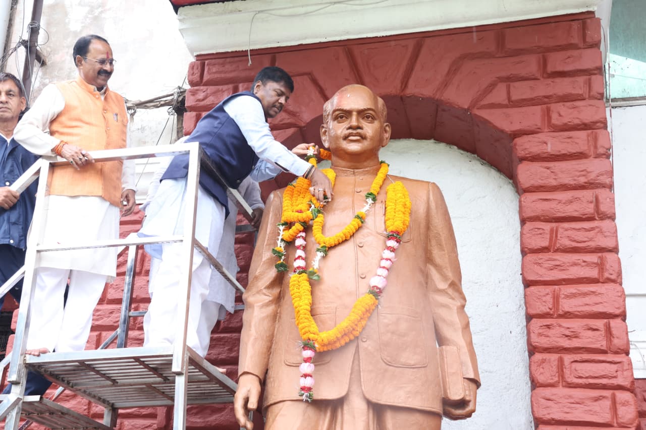 डॉ. श्यामा प्रसाद मुखर्जी की जयंती पर वन मंत्री श्री कश्यप ने अर्पित की पुष्पांजलि