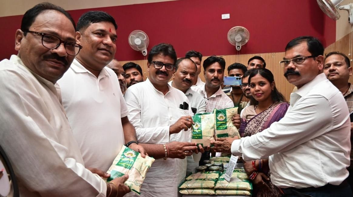 जीपीएम का ‘विष्णुभोग’ चावल बना महिलाओं की समृद्धि का नया ब्रांड, आधे घंटे में 45 हजार रुपये से अधिक की रिकॉर्ड बिक्री