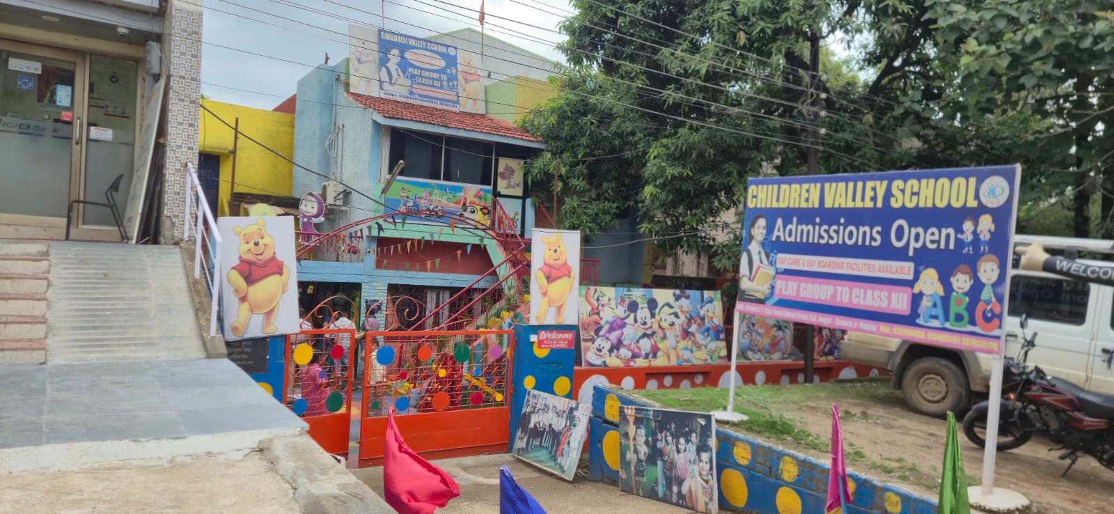 स्कूल संचालक और चालक पर मारपीट, मोबाइल छीनने व किराया नहीं देने का आरोप