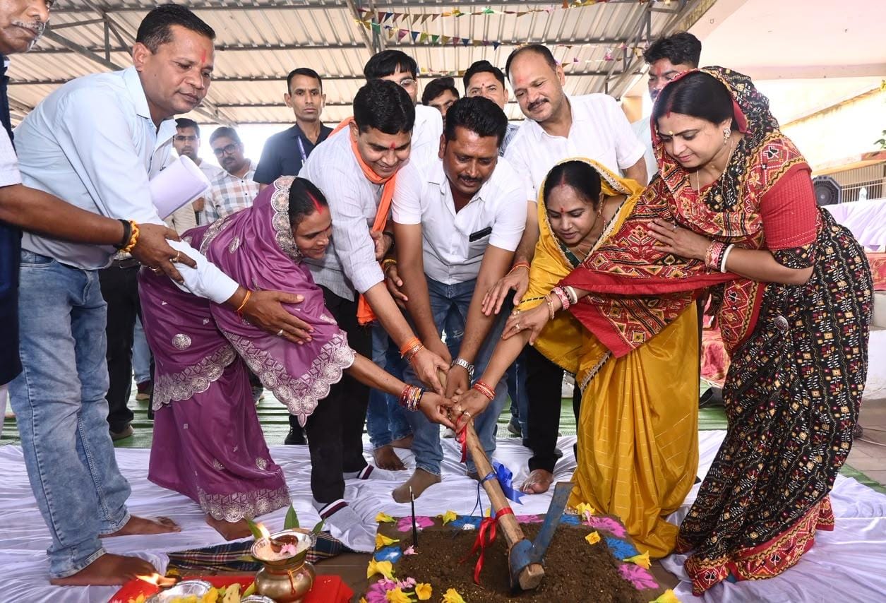 गांवों में खेल और बाल विकास की बुनियादी सुविधाओं का विस्तार सरकार की प्राथमिकता- राजस्व मंत्री श्री टंकराम वर्मा