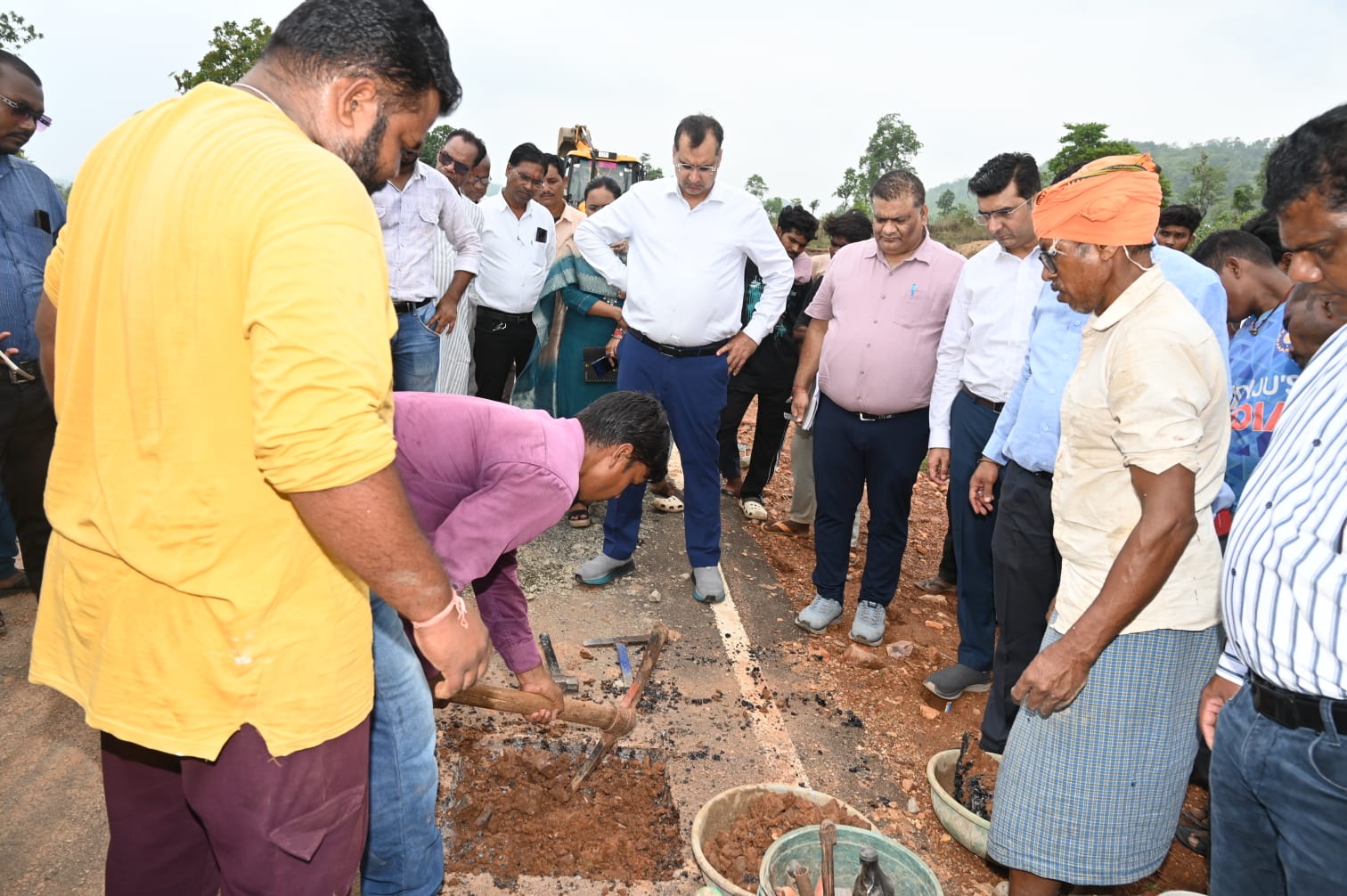 निर्माण कार्यों में मॉनीटरिंग और गुणवत्ता सुनिश्चित कराने में लापरवाही पर सहायक अभियंता और उप अभियंता को तत्काल निलंबित करने के निर्देश