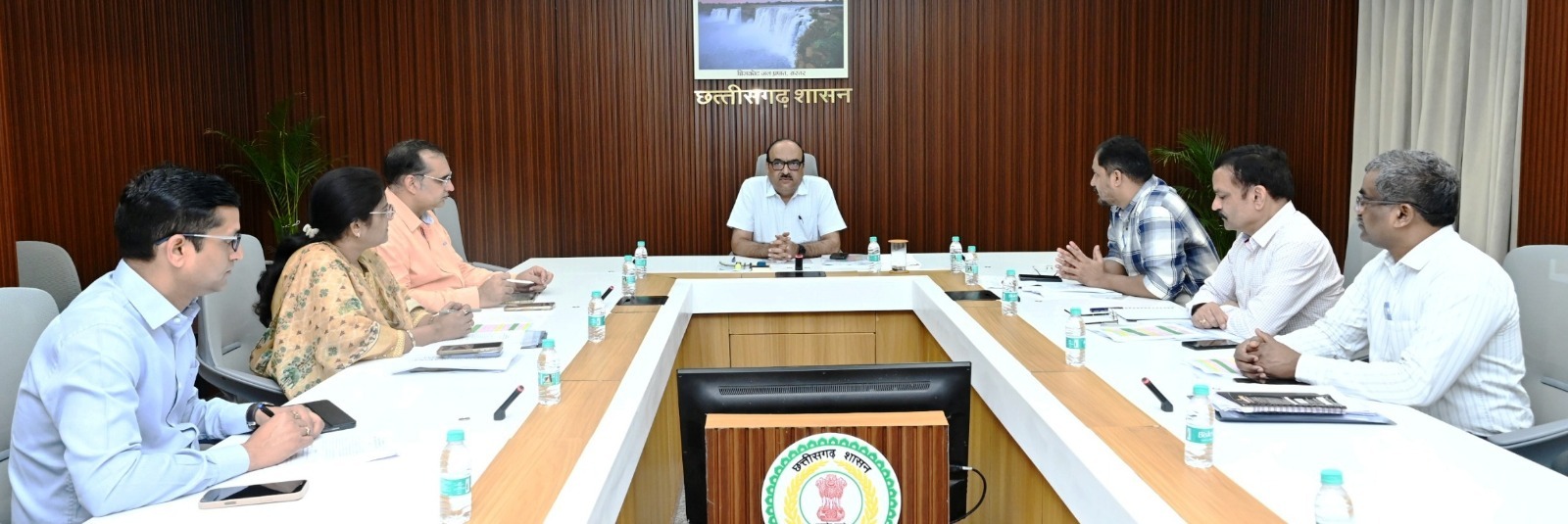 जल जीवन मिशन 2.0 छत्तीसगढ़ में ग्रामीण पेयजल योजनाओं के संचालन और रखरखाव नीति पर उच्च स्तरीय बैठक संपन्न
