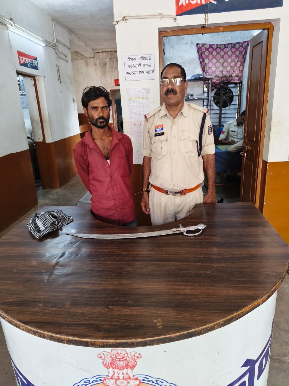 तुरकाडीह चौक में तलवार लहराकर लोगों को धमकाने वाला युवक गिरफ्तार