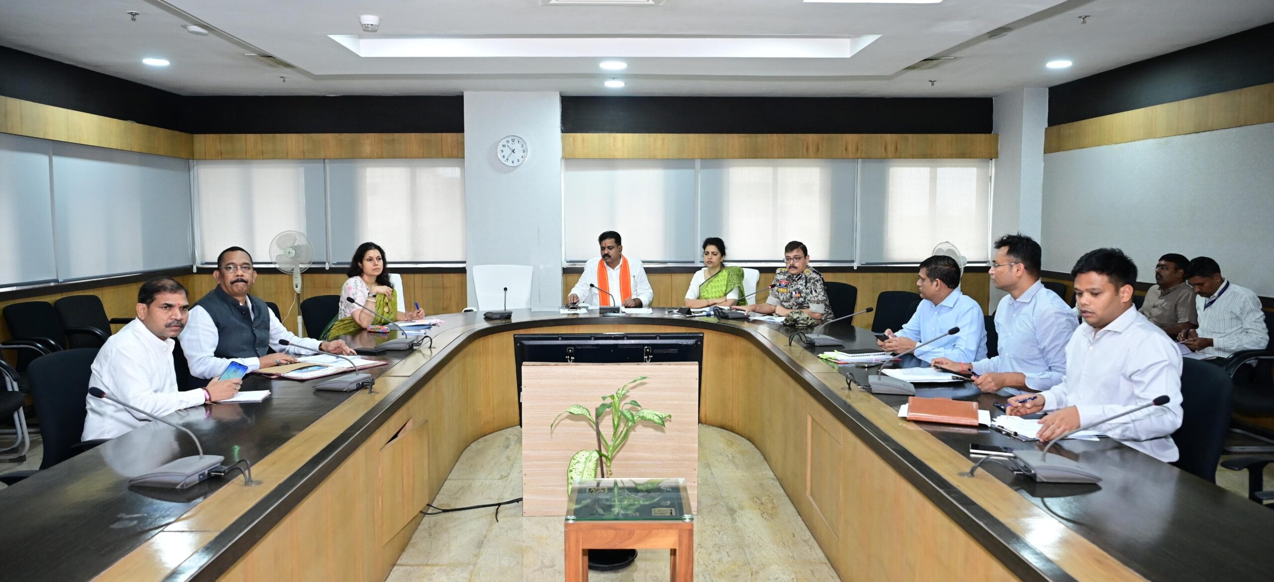 उप मुख्यमंत्री श्री विजय शर्मा ने नक्सल प्रभावित जिलों में विकास और पुनर्वास कार्यों में तेजी लाने के दिए निर्देश