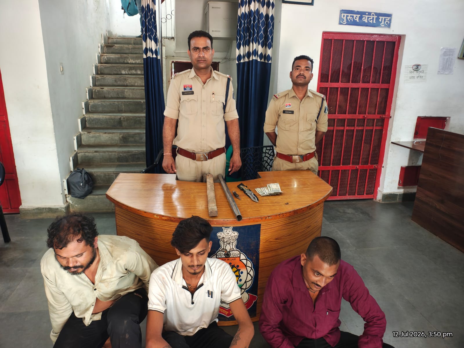 रतनपुर के आदतन अपराधियों ने फिर की लूट की वारदातचाकू की नोक पर ढाबा संचालक से मारपीट कर 4500 रुपये लूटे, पुलिस ने तीनों आरोपियों को किया गिरफ्तार