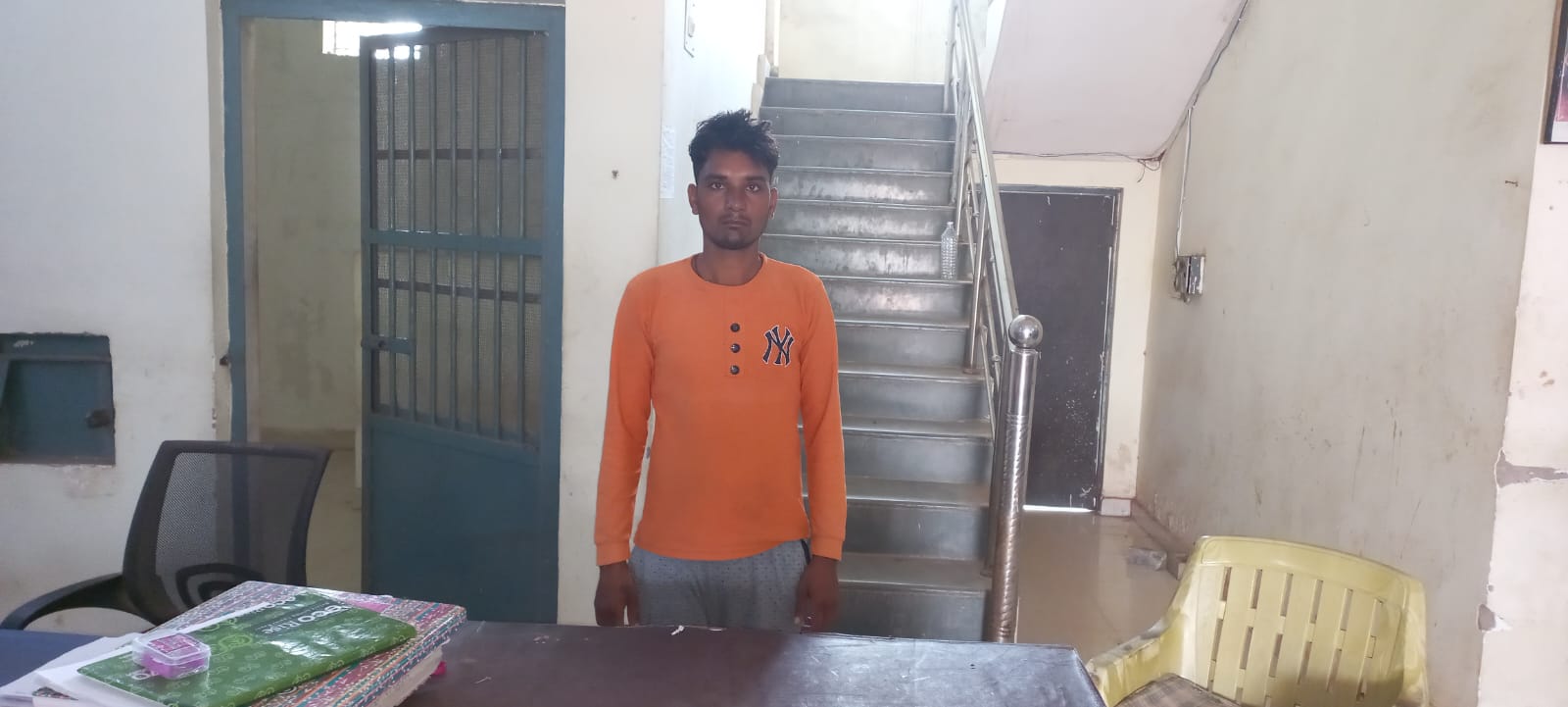 मेन रोड पर फरसा लहराकर लोगों को धमकाने वाला युवक गिरफ्तार, आर्म्स एक्ट के तहत कार्रवाई