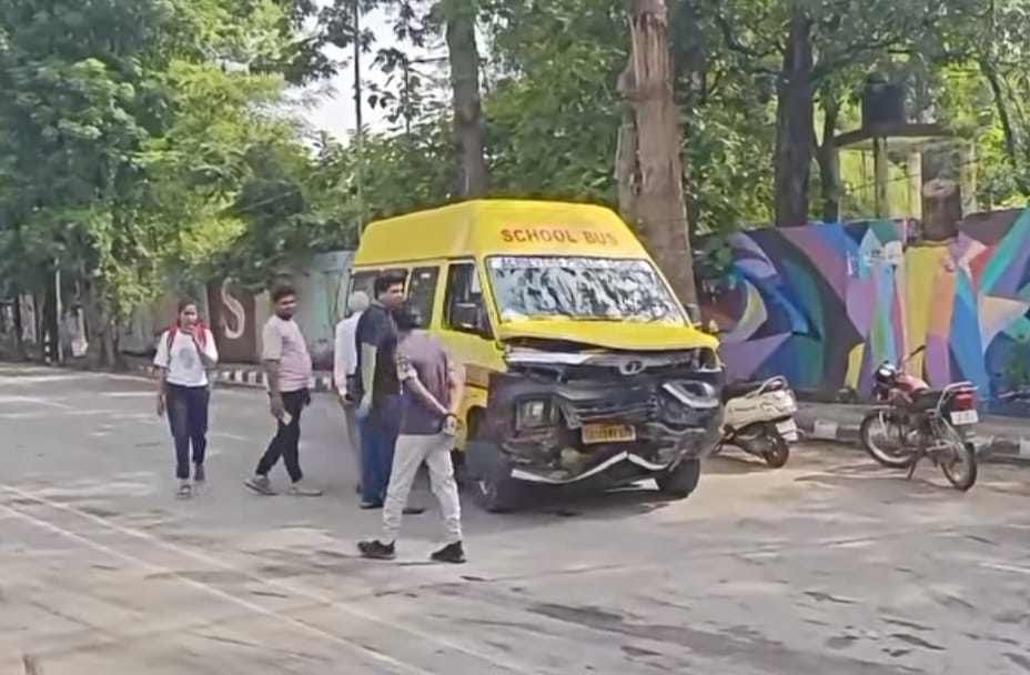 मौत बनकर सड़कों पर दौड़ रही है नाबालिग रईसजादों की बेकाबू कार,&nbsp; फिर ऐसे ही हादसे में गई एक अभागे की जान , पुलिस क्यों नहीं करती ऐसे नाबालिगो और उनके अभिभावकों के खिलाफ सख्त कार्यवाही