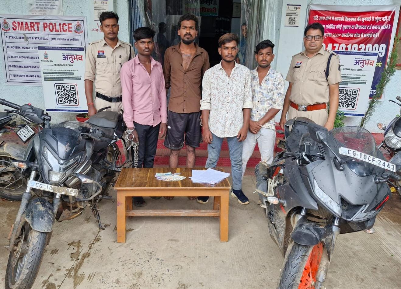 रतनपुर-कोटा मार्ग पर लूट करने वाले चार आरोपी चंद घंटों में गिरफ्तार, दो राहगीरों से नगदी व मोबाइल लूटने वाले बदमाशों से दो बाइक और 6,300 रुपये बरामद
