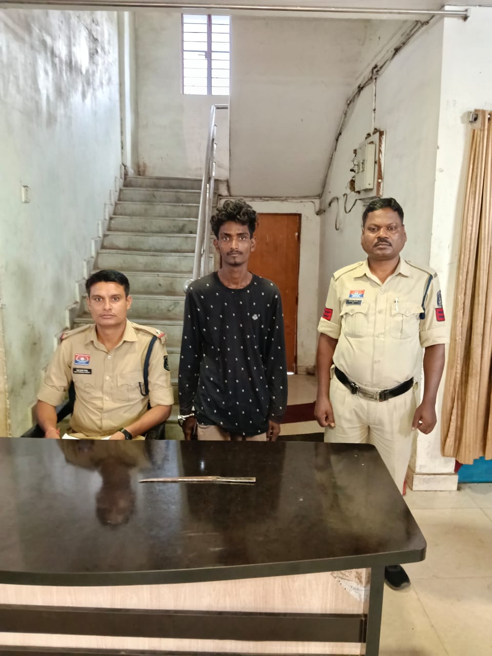 रहंगी चौक पर छुरी लहराकर लोगों को धमकाने वाला युवक गिरफ्तार