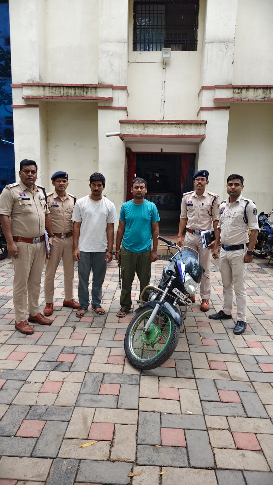 रेलवे कॉलोनी में चोरी का प्रयास करने वाले दो अंतरराज्यीय चोर गिरफ्तार, कई राज्यों में दर्ज हैं मामले