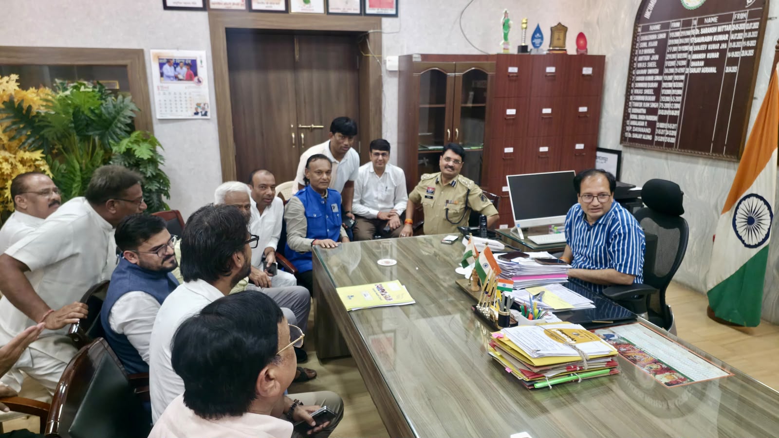 अपोलो अस्पताल की स्वास्थ्य सेवाओं पर उठे सवाल, कलेक्टर-एसएसपी की मौजूदगी में हुई बैठक,&nbsp; 24 घंटे एंबुलेंस, आयुष्मान और पारदर्शी इलाज पर जोर