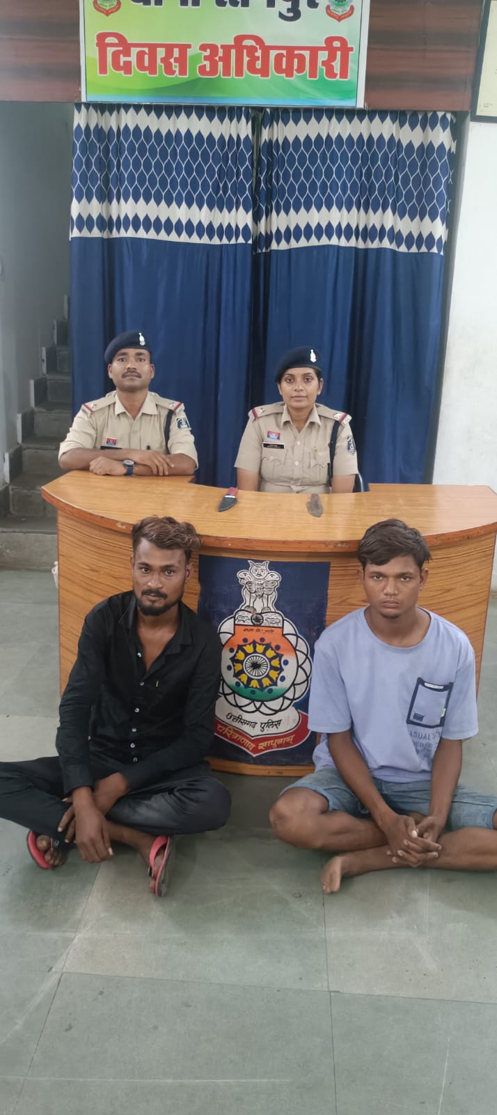 लखराम में चाकू लहराकर राहगीरों को धमकाने वाले दो बदमाश गिरफ्तार, रतनपुर पुलिस ने भेजा जेल