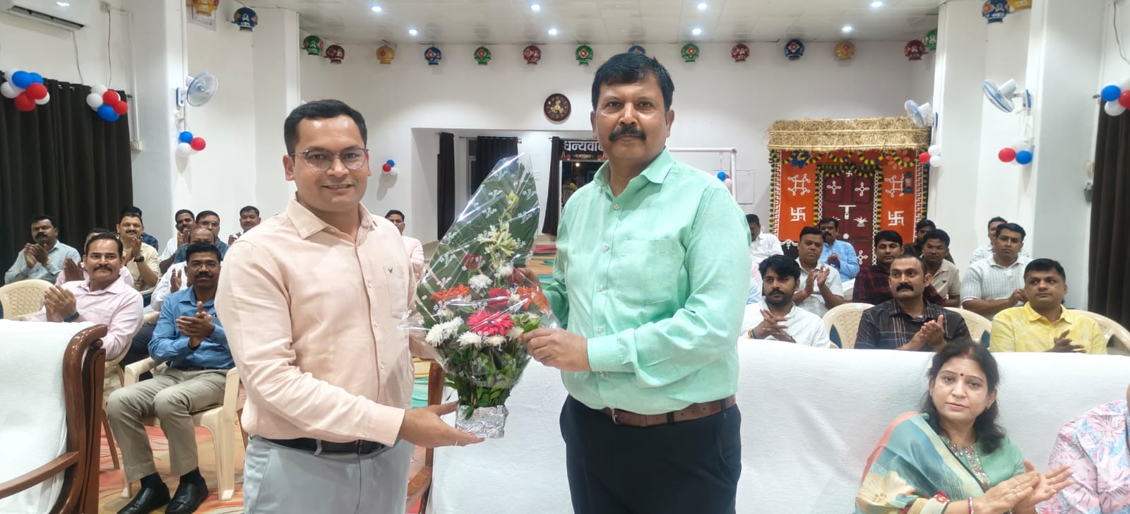 जनविश्वास की मजबूत नींव छोड़ गए डीआईजी/एसएसपी प्रशांत कुमार ठाकुर, भावभीनी विदाई के साथ नवपदस्थ एसपी योगेश पटेल का स्वागत,,,,