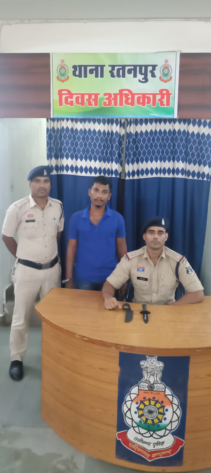 शनिचरी चौक में चाकू लहराकर राहगीरों को धमका रहा था बदमाश, रतनपुर पुलिस ने दबोचकर भेजा जेल