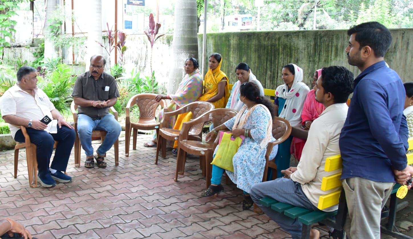 जनदर्शन में पर्यटन एवं संस्कृति मंत्री श्री राजेश अग्रवाल ने सुनीं लोगों की समस्याएं, त्वरित समाधान के दिए निर्देश