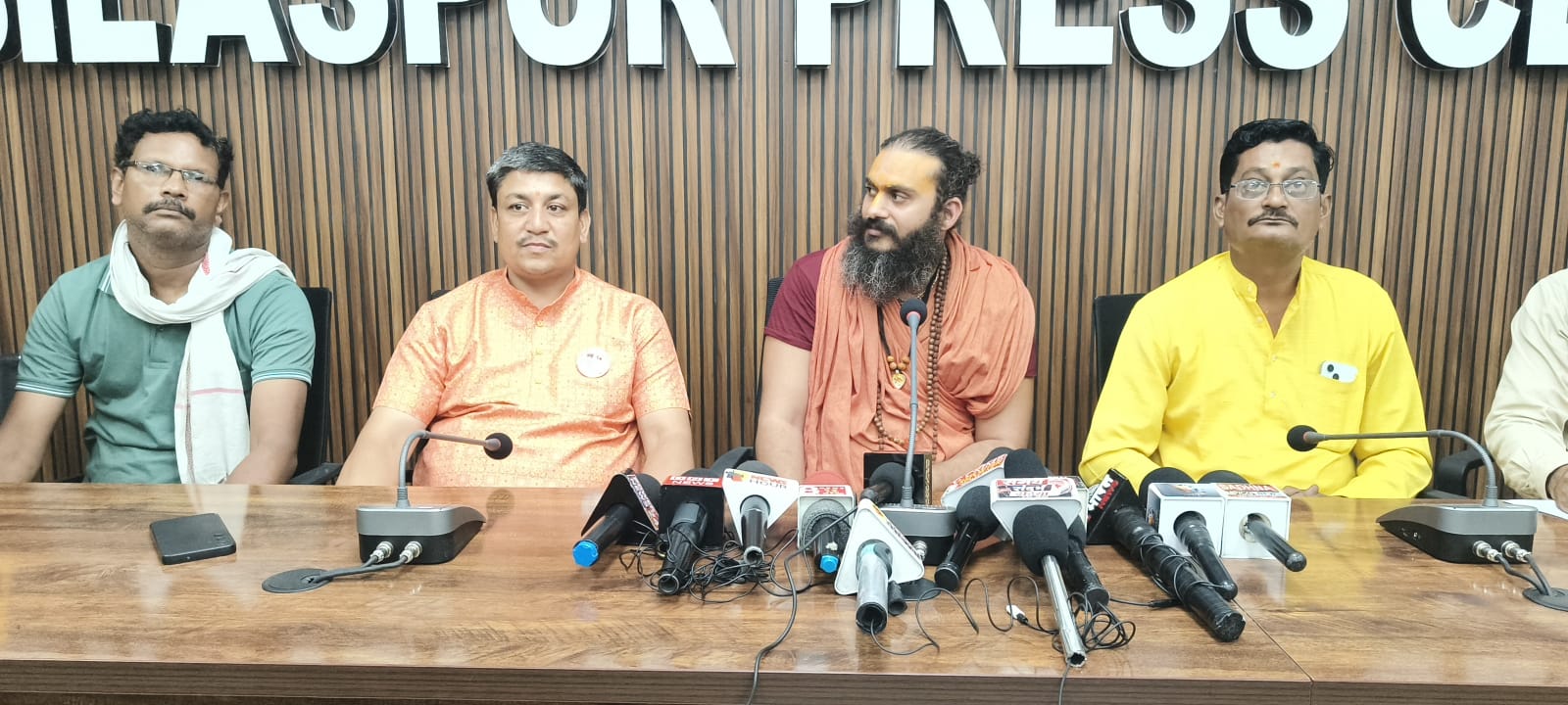 गौमाता को राष्ट्रमाता का दर्जा और गोहत्या पर केंद्रीय कानून की मांग, छह चरणों में चलेगा देशव्यापी अभियान, ‘सरकार के साथ समाज को भी निभानी होगी जिम्मेदारी, जनजागरण से बनेगा दबाव - भरत महाराज