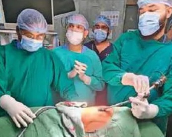 सिम्स में पहली बार नई VATS तकनीक से फेफड़े में पानी भरने की टीबी का सफल ऑपरेशन