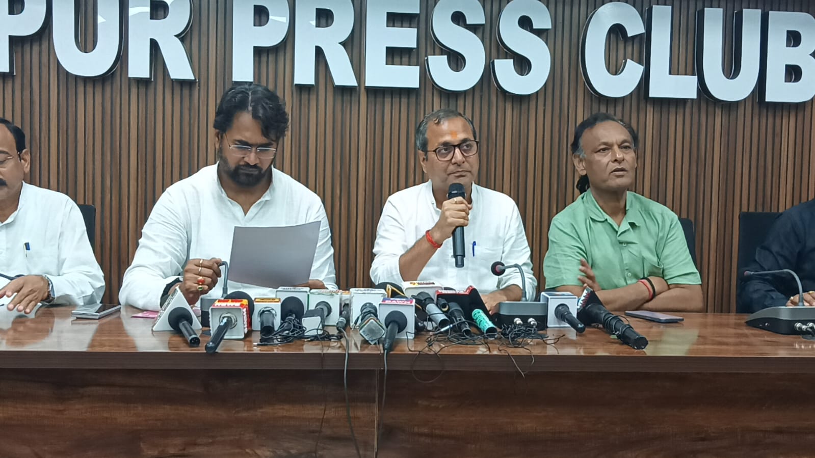 बिलासपुर के मुद्दों पर सियासत तेज: पूर्व विधायक शैलेष पांडेय ने विधायक अमर अग्रवाल से मांगा इस्तीफा, पूछा— विधानसभा में जनता की आवाज़ क्यों खामोश…?, पिछले ढाई सालों में “0” रहे अमर के सवाल।