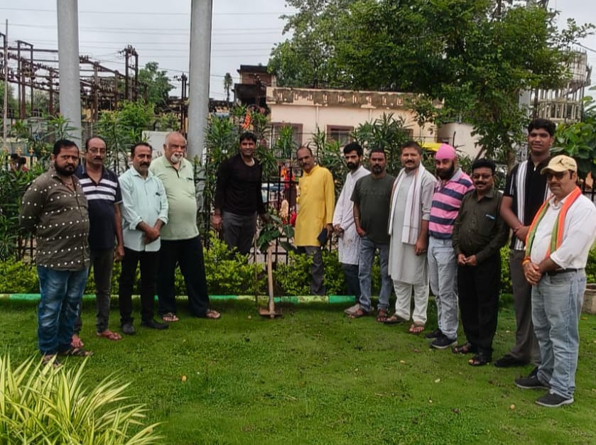 चंद्रशेखर आजाद जयंती पर पर्यावरण प्रेमी मंच ने किया पौधारोपण, 46 वर्षों से चला रहा हरित अभियान