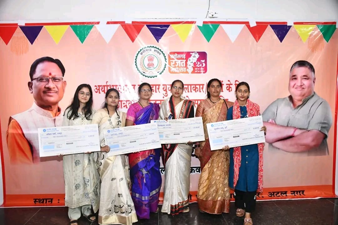 कलाकारों और साहित्यकारों के सम्मान-संवर्धन की दिशा में बड़ा कदम, संस्कृति विभाग ने वितरित किए सहायता एवं छात्रवृत्ति राशि के चेक
