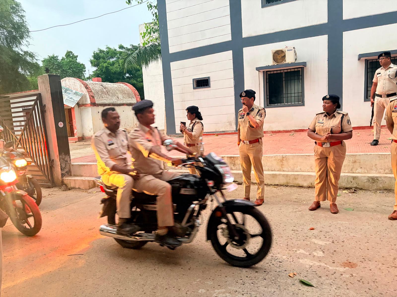बिलासपुर पुलिस की बीट प्रणाली को नई मजबूती, 48 बाइक बीट प्रभारियों को सौंपी गईं