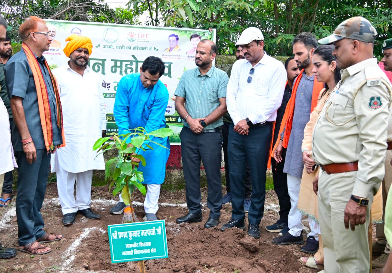 मुख्यमंत्री श्री विष्णुदेव साय के नेतृत्व में ‘‘एक पेड़ मां के नाम 3.0’’ अभियान को मिल रहा जन-जन का साथ