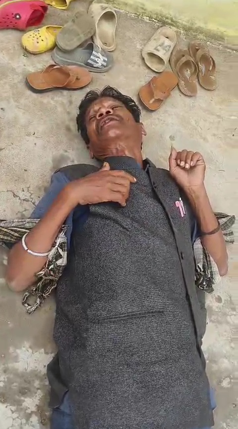 विद्यालय में शिक्षक पर नशे की हालत में पहुंचने का आरोप, बच्चों के सामने गाली-गलौज का वीडियो वायरल,,,,