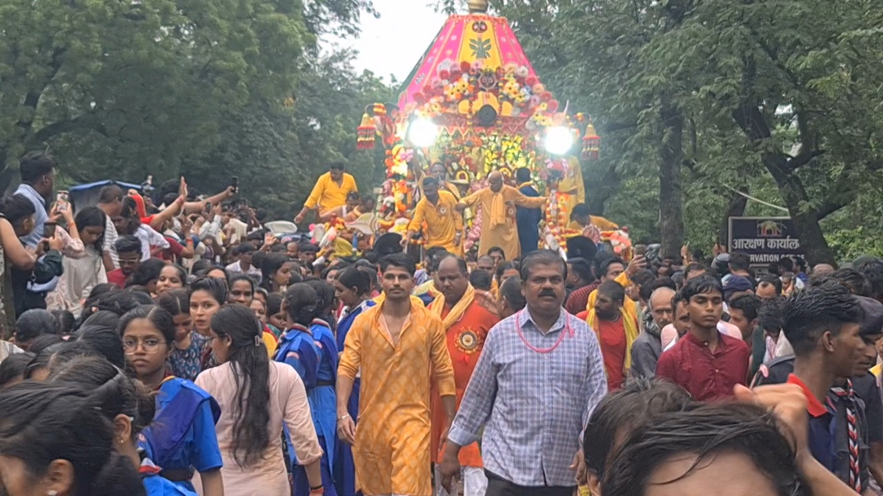 महाप्रभु जगन्नाथ की रथयात्रा में उमड़ा आस्था का सैलाब, हजारों श्रद्धालुओं ने खींचा 20 फीट ऊंचा रथ