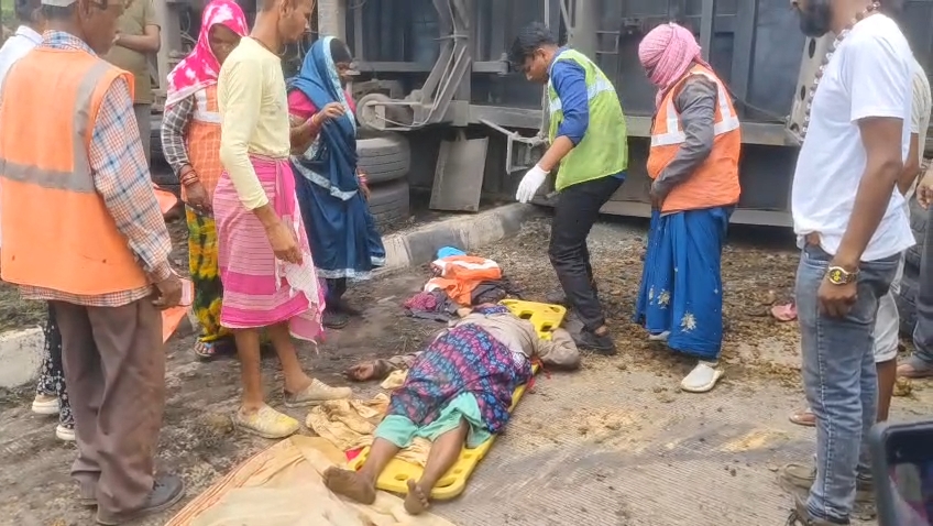बेकाबू होकर पलटा ट्रेलर, चपेट में आकर सफाई कर्मी महिला की हुई मौत