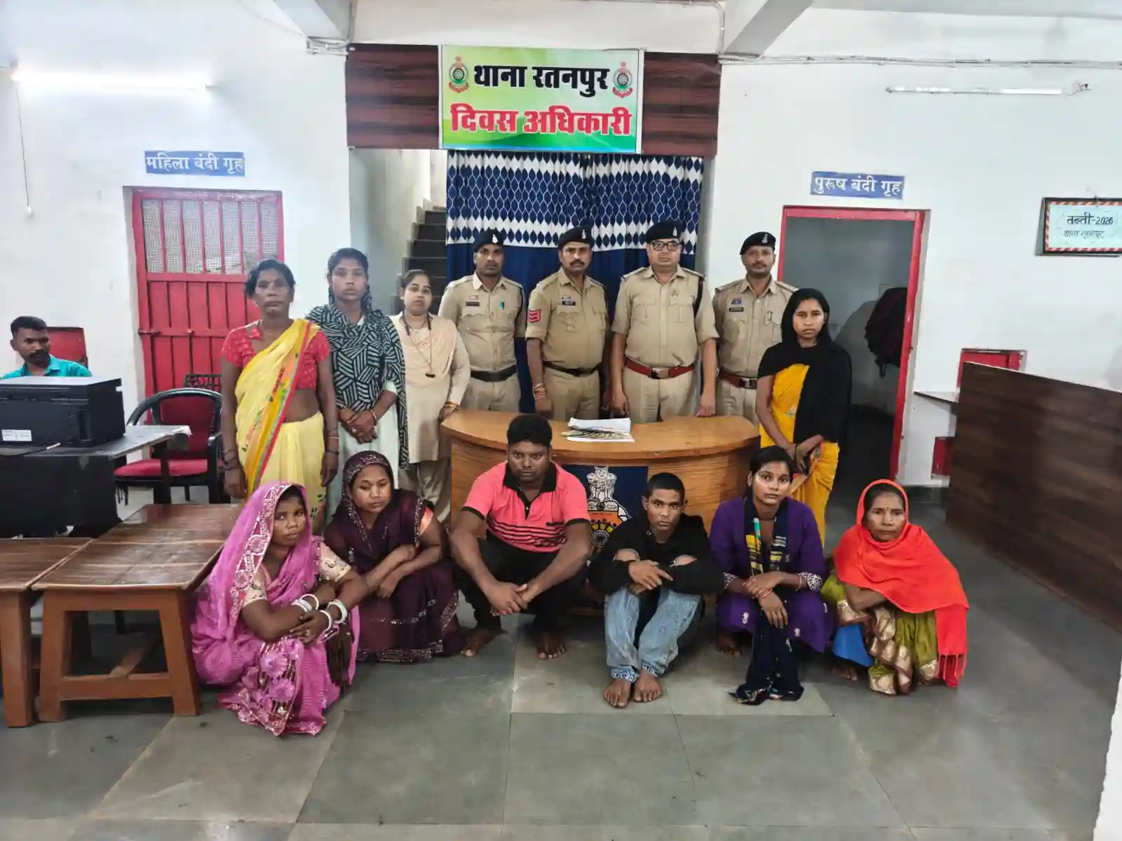 चलती बस में महिला के गले से सोने की चेन झपटने वाले गिरोह का पर्दाफाश, 7 महिलाओं समेत 9 गिरफ्तार