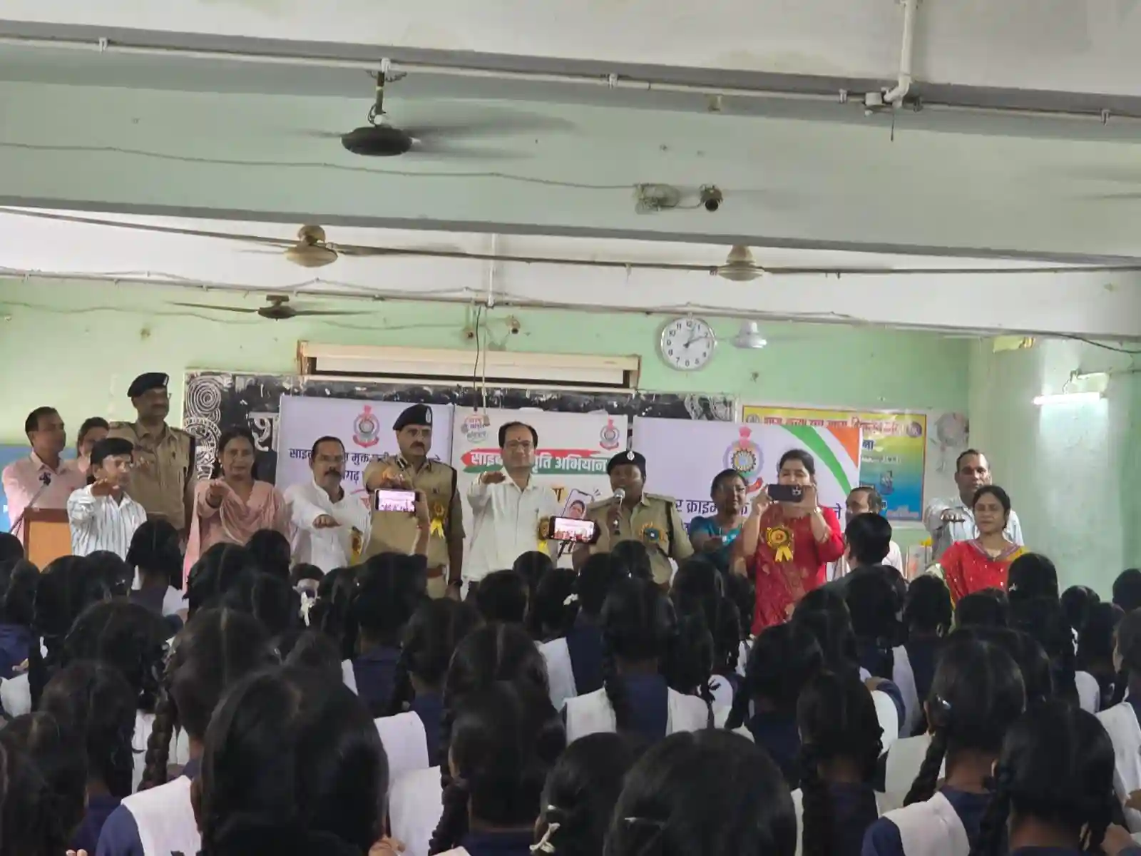 साइबर जागरूकता अभियान में छात्राओं को किया जागरूक ऑनलाइन ठगी से बचाव, सुरक्षित डिजिटल व्यवहार और 1930 हेल्पलाइन की दी जानकारी