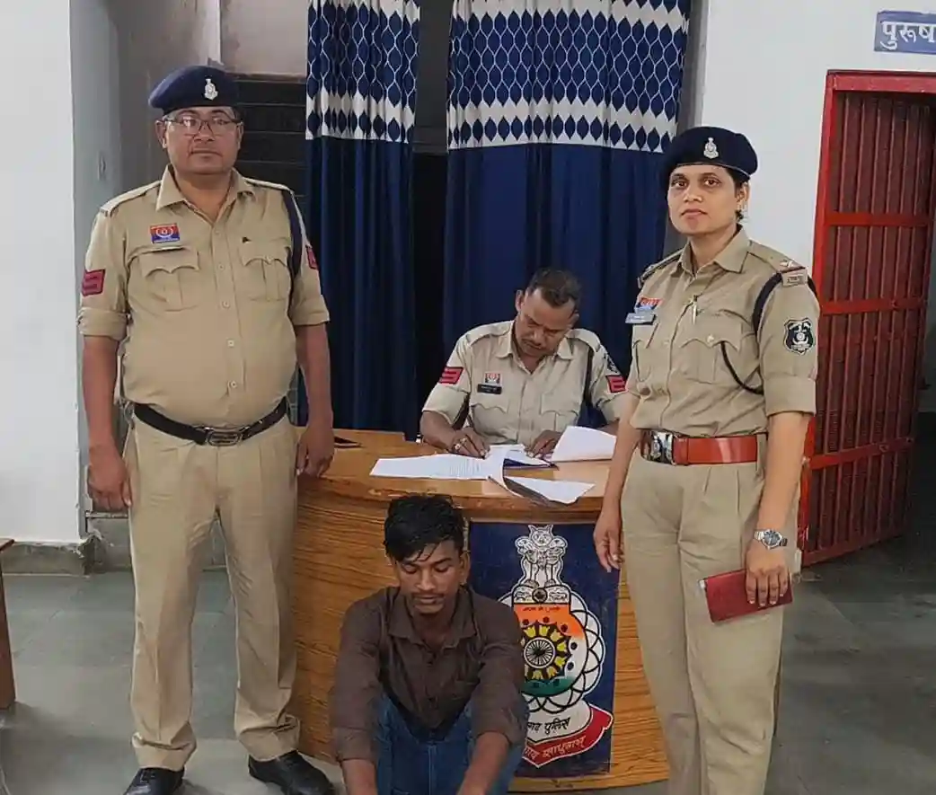 हेलीपेड के पास चाकू लहराकर राहगीरों को धमका रहा आदतन बदमाश गिरफ्तार