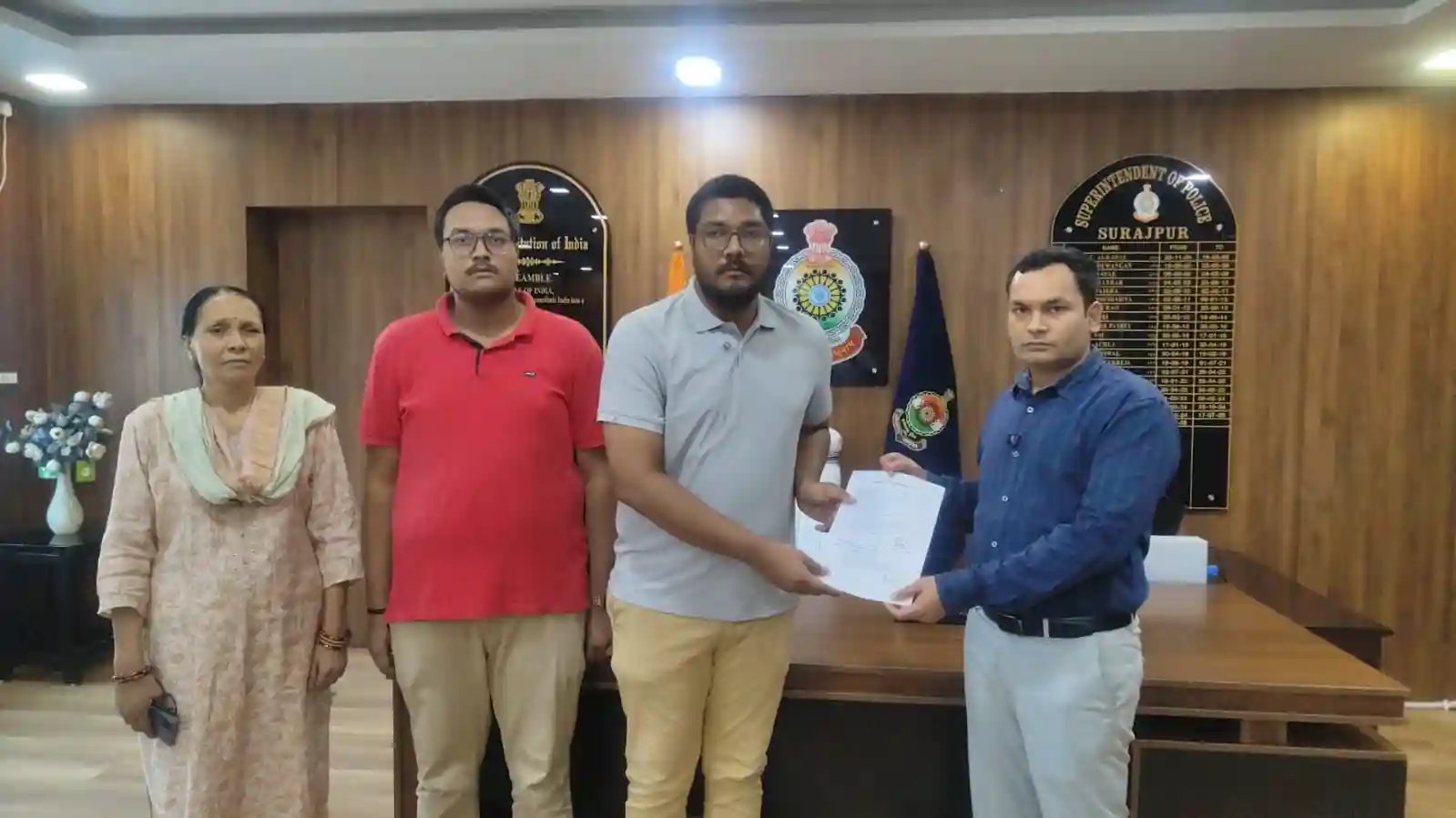 पुलिस अधीक्षक सूरजपुर ने दिवंगत प्रधान आरक्षक के पुत्र को दी आरक्षक के पद अनुकम्पा नियुक्ति