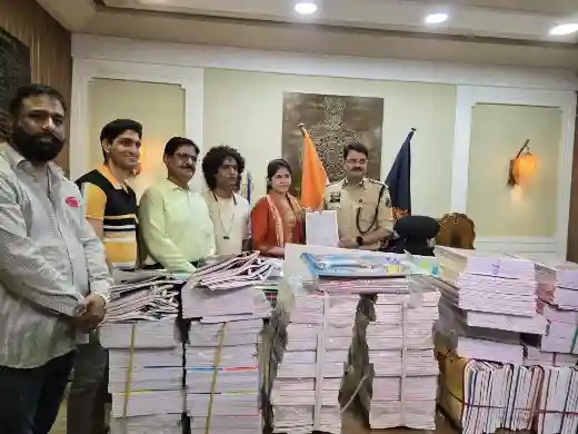 बुके नहीं, बुक भेंट करें” अभियान