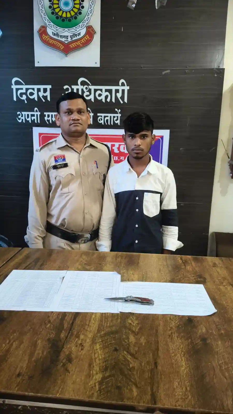 सार्वजनिक जगह पर बटनदार चाकू लहराकर लोगों को डराने वाला युवक गिरफ्तार