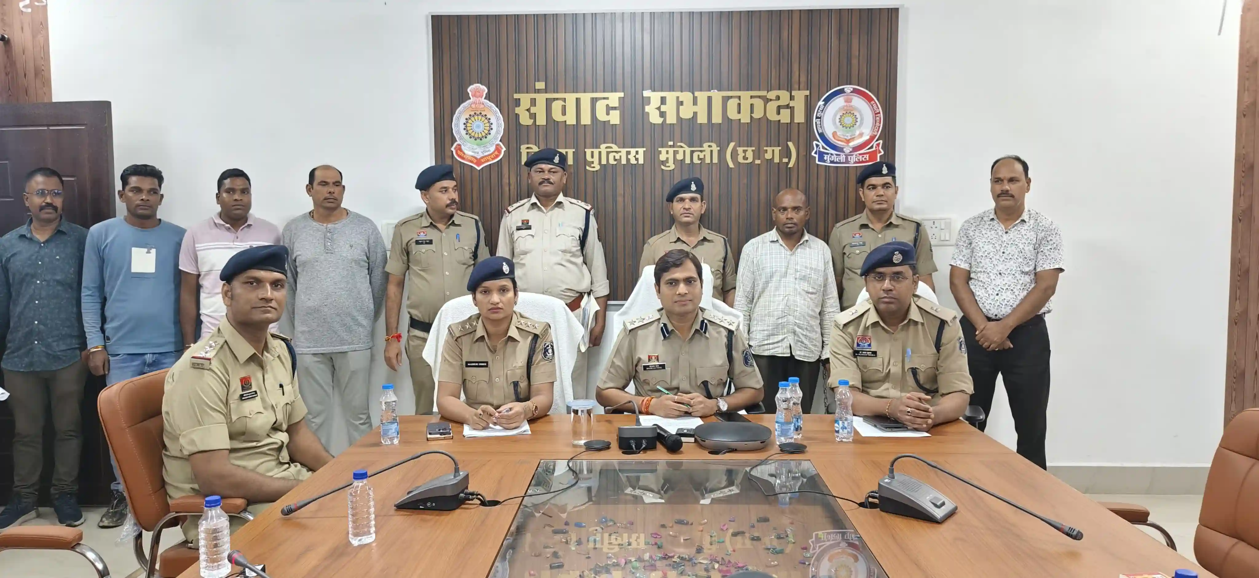 नवलपुर में दंपति की दोहरी हत्या का खुलासा, जमीन विवाद में सगे भाई ने की हत्या, रात में घर में घुसकर लोहे की कुदरी से दोनों पर किया हमला, वारदात के बाद ताला लगाकर भागा आरोपी; ट्यूबवेल में छिपाया था हथियार