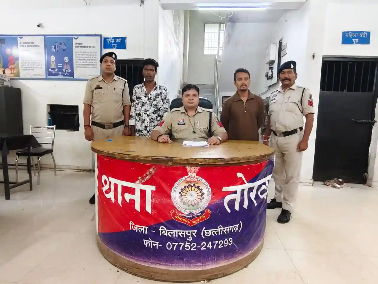 तोरवा पुलिस की बड़ी कार्रवाई, तलवार-चाकू लहराने वाले 3 बदमाश गिरफ्तार, दो असामाजिक तत्वों पर प्रतिबंधात्मक कार्रवाई, 2024 से लूट-चोरी के मामलों में फरार स्थायी वारंटी भी पकड़ा गया