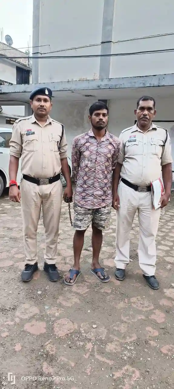 चाकू दिखाकर युवकों से लूट करने वाला आरोपी गिरफ्तार, आईफोन और वारदात में इस्तेमाल चाकू बरामद