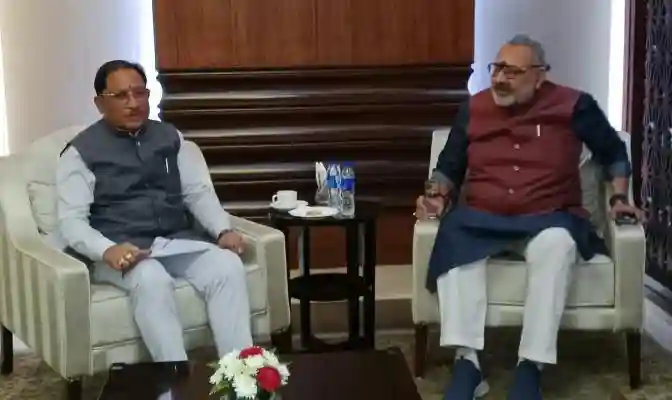 केंद्रीय वस्त्र मंत्री श्री गिरिराज सिंह से नई दिल्ली में मुख्यमंत्री श्री विष्णु देव साय ने की मुलाकात