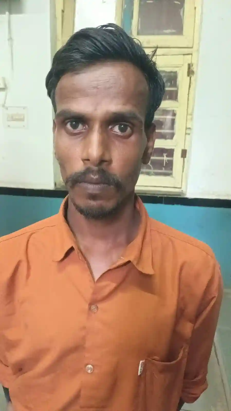 शराब के लिए पैसे नहीं देने पर युवक से मारपीट, नुकीले पेचकस से किया घायल; आरोपी गिरफ्तार