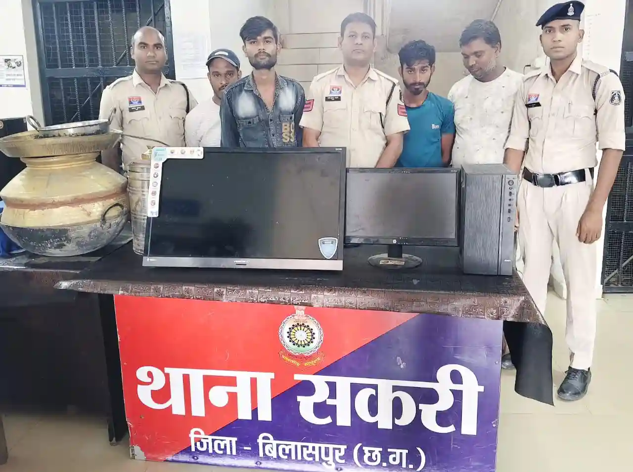 सूने मकान का ताला तोड़कर चोरी, मुख्य आरोपी समेत चोरी का माल खरीदने वाले 3 गिरफ्तार
