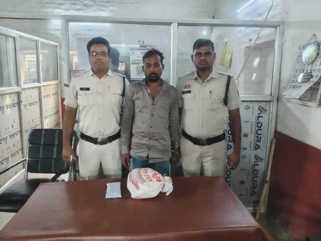 मोपका में गांजा बेचने वाला आरोपी गिरफ्तार, 1.64 किलो गांजा और 37 हजार रुपये जब्त