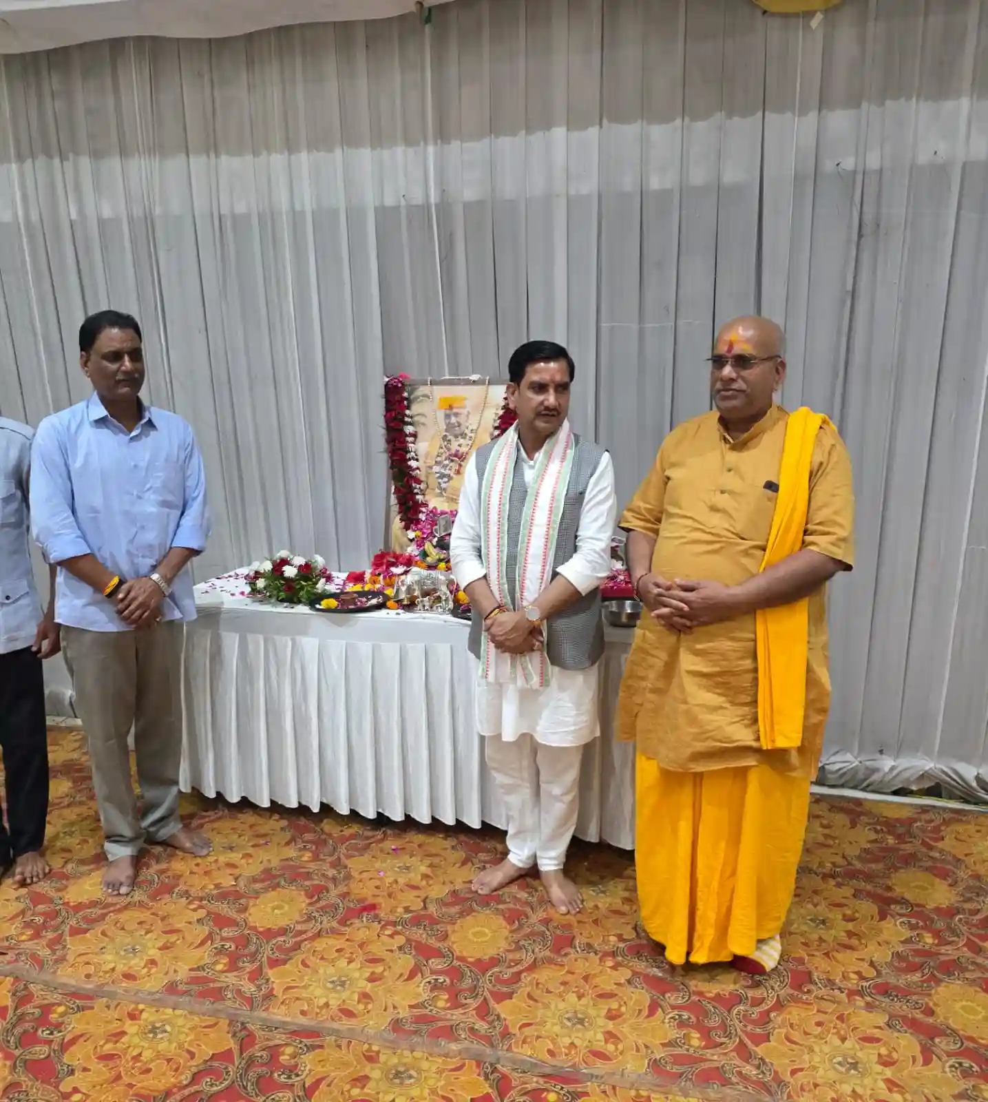 पीतांबरा पीठाधीश्वर को पितृ शोक, तेरहवीं कार्यक्रम में स्वर्गीय पंडित भोजराम पांडे को श्रद्धांजलि देने पहुंचे विशिष्ट जन