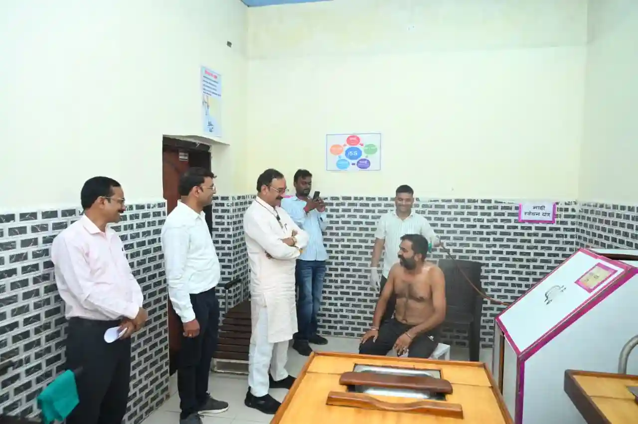 जनदर्शन में पर्यटन एवं संस्कृति मंत्री श्री राजेश अग्रवाल ने सुनीं नागरिकों की समस्याएं, संबंधित अधिकारियों को त्वरित निराकरण के निर्देश