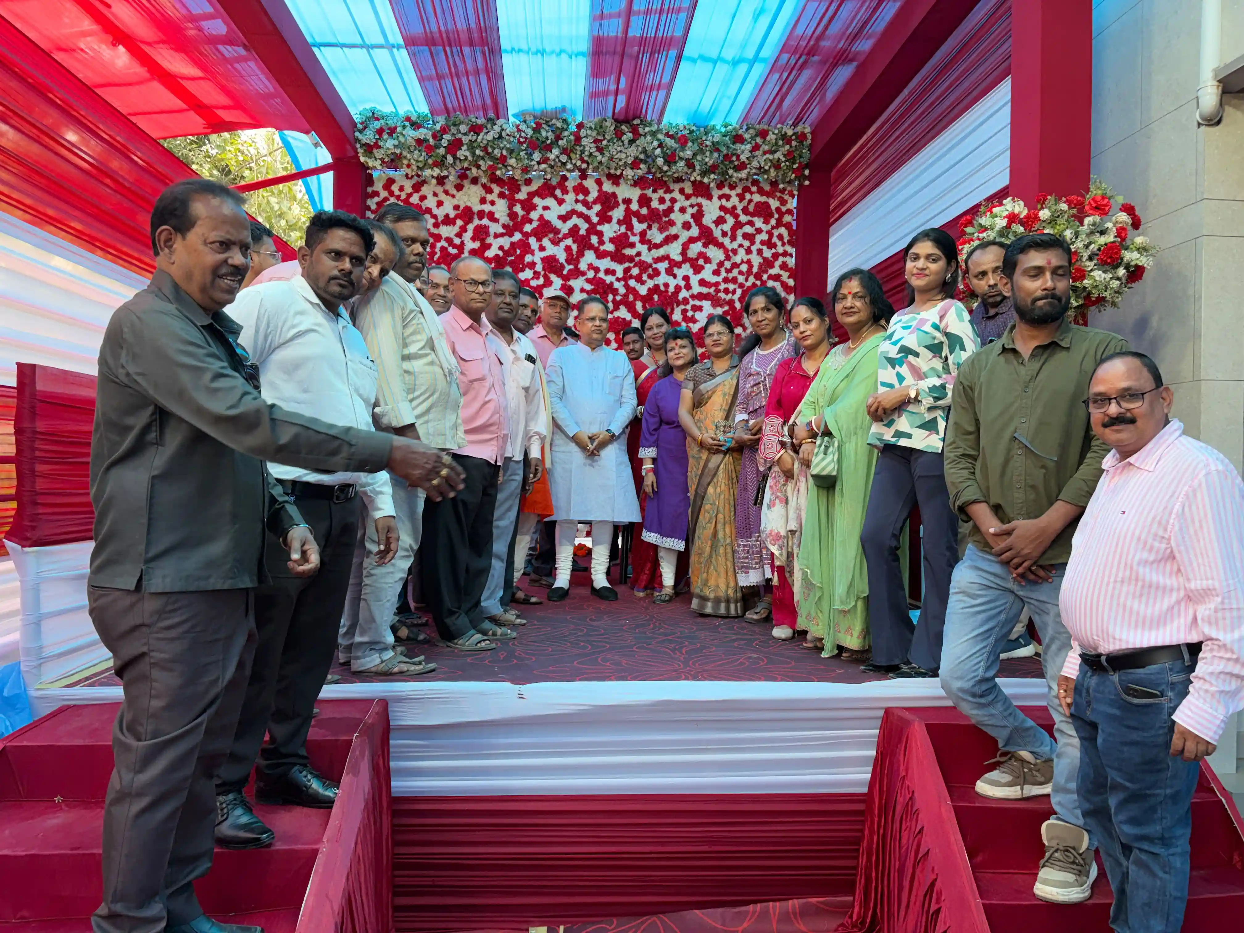 झुग्गी-झोपड़ी प्रकोष्ठ के कार्यकर्ताओं ने अमर अग्रवाल को दी जन्मदिन की शुभकामनाएं