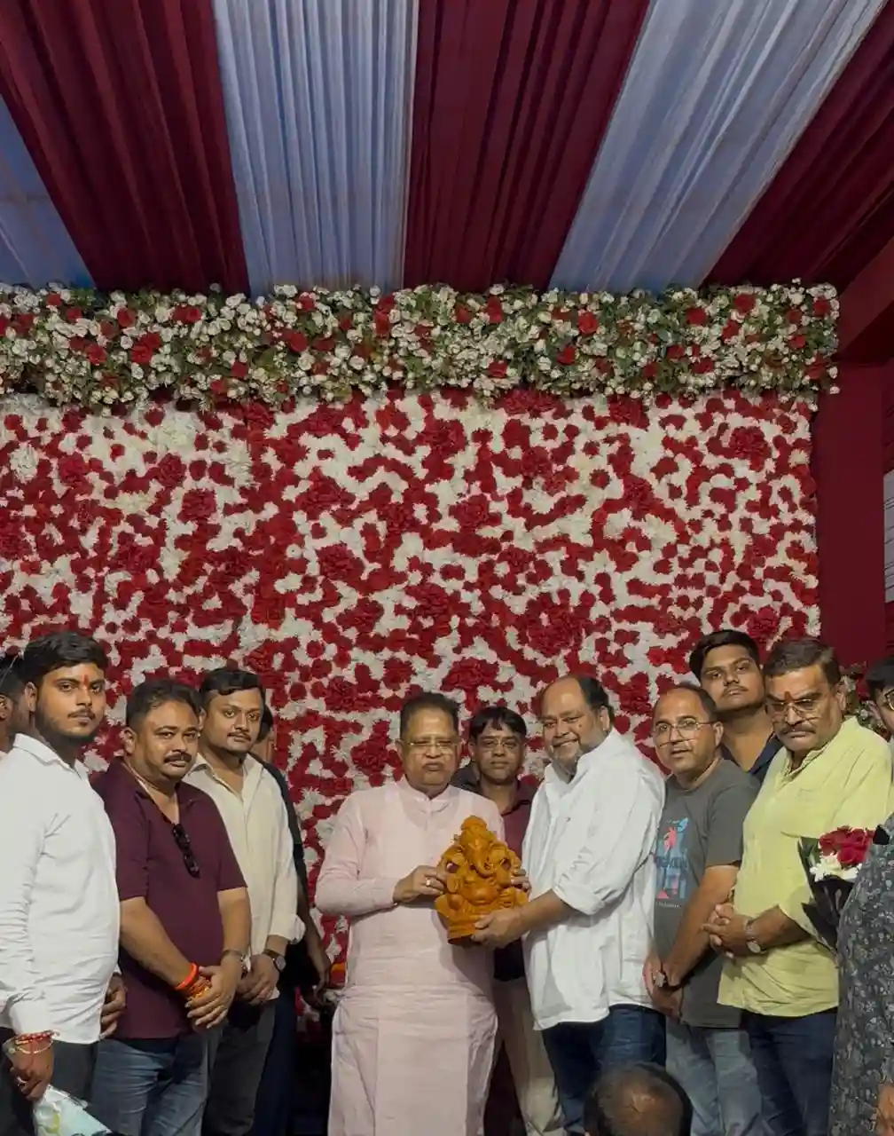 अमर अग्रवाल के जन्मदिन पर बंगाली समाज ने दी शुभकामनाएं, विष्णुपुर की टेराकोटा गणेश प्रतिमा भेंट