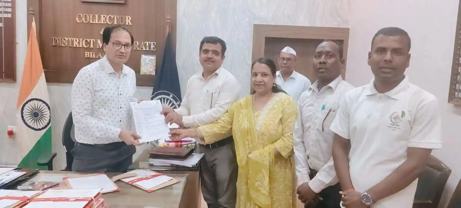 आयुर्वेद दिवस की पूर्व संध्या पर बिलासपुर जिला कलेक्टर को राष्ट्रपति व प्रधानमंत्री के नाम दिया ज्ञापन